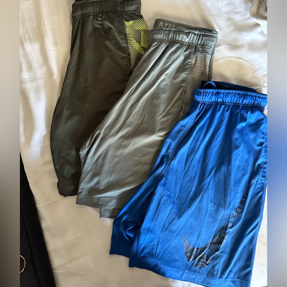 Bundle of Nike Dri-fit Men’s Medium Basketball Shorts